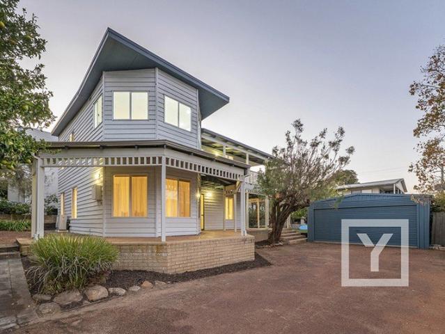 Quiet Laneway Living In Old Dunsborough Just Moments to the Shore