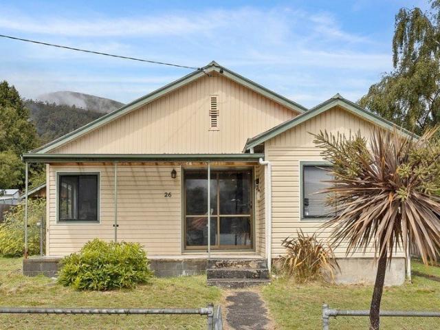 Quiet Lifestyle Rental 3 Bedrooms with Acreage Parking & Scenic Views