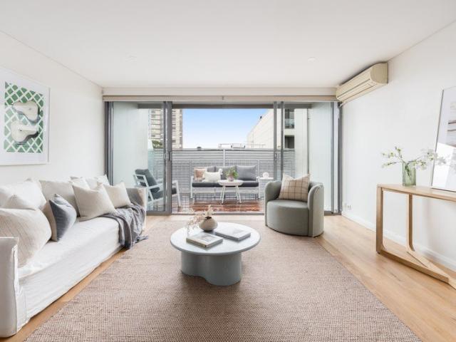 Quiet Light Filled Entertainer Positioned in The Heart of Vibrant Neutral Bay