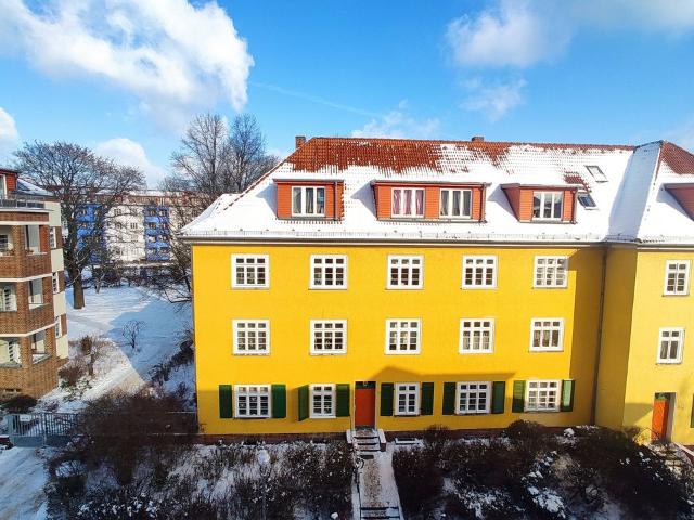 Quiet, light flooded top floor apartment in Reinickendorf, Berlin Amsterdam Apartments for Rent