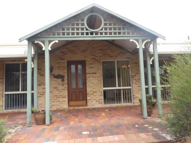 Quiet Homestead Property Close to Town