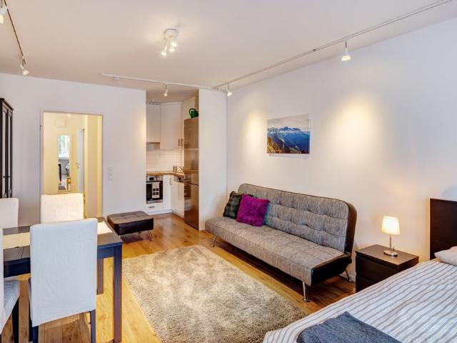 Quiet living in the rear building with green view