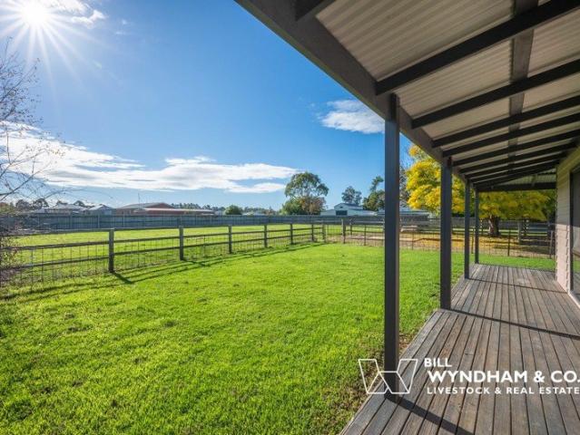 QUIET LIVING ON A SPACIOUS EAST BAIRNSDALE BLOCK