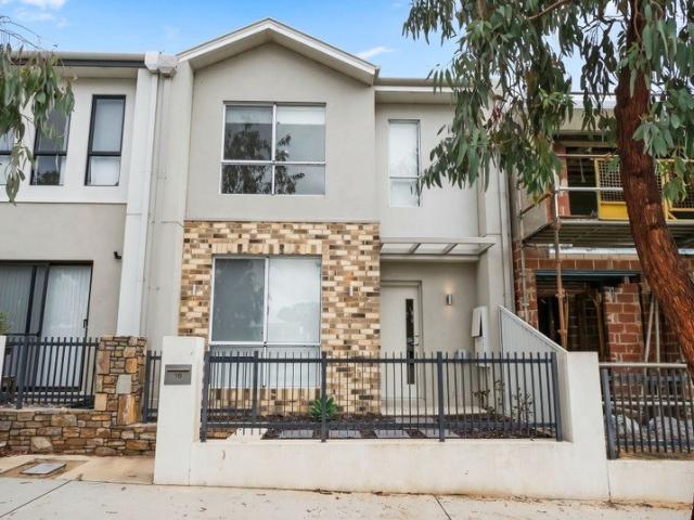 Quiet living, modern comfort moments from Lake Joondalup