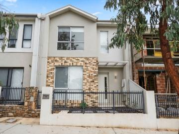 Quiet living, modern comfort moments from Lake Joondalup