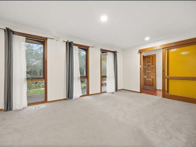 Family Home In Prime Location With Double Garage & Large Backyard