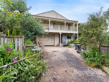 Daylesford, Victoria - Parking, Equipped kitchen