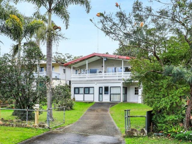 Quiet location Two Bedroom Home with Dual Decks