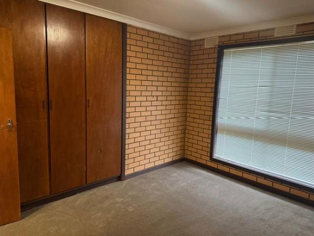 Quiet location, walking distance to schools, shopping amenities and public transport