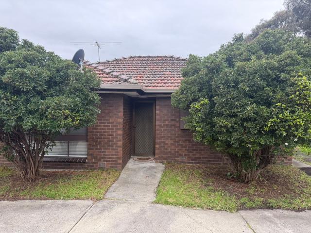 Quiet location, walking distance to schools, shopping amenities and public transport