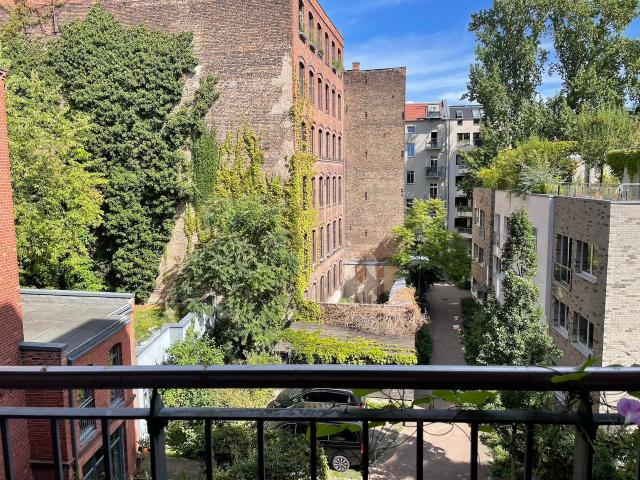 Quiet loft apartment in Berlin's hippest neighborhood, Berlin Amsterdam Apartments for Rent
