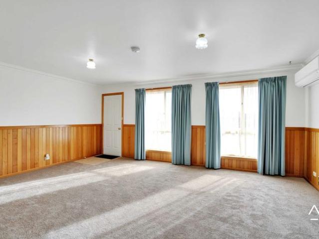 Quiet, Low Maintenance Living in Sought After Prospect Vale