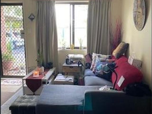 Quiet Lowset One Bedroom Unit