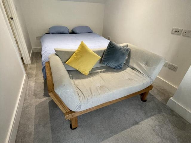 Quiet luminous flat near Finchley Central
