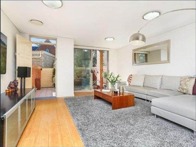 Quiet & Modern 3 Bed Townhouse in Ultra Connected Botany Location