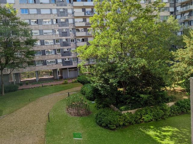 Quiet, modern, bright apartment at La Défense in Paris
