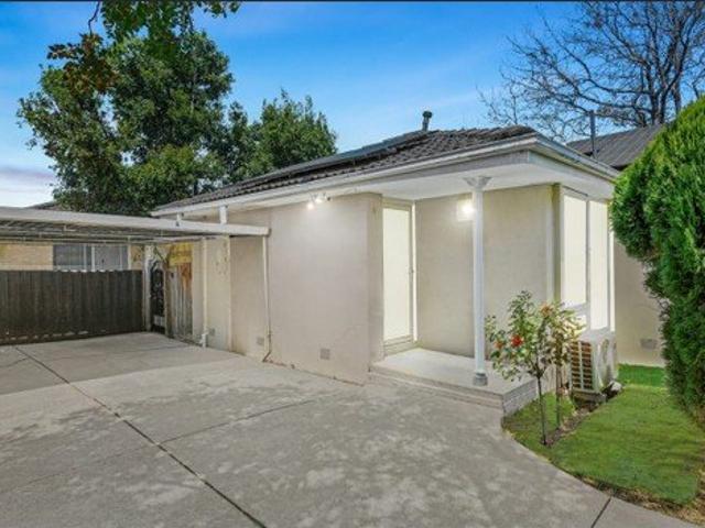 Quiet, Modern & Low Maintenance Single Level Living