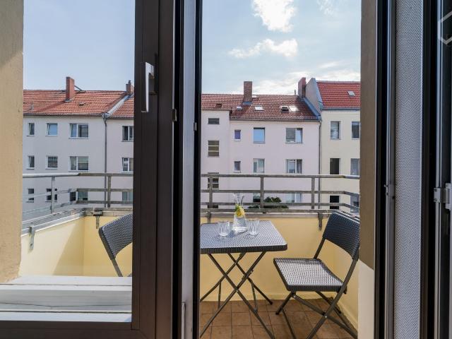 Quiet, neat home with balcony in vibrant neighbourhood, Berlin Amsterdam Apartments for Rent