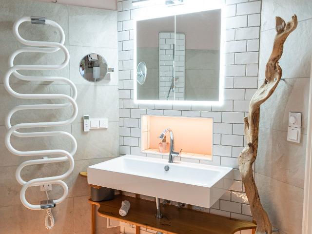 Quiet, new suite in the heart of town