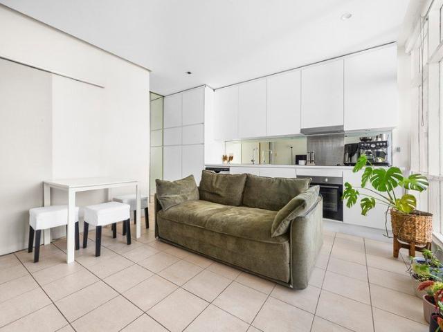 Quiet North Facing Retreat Moments from Bondi Beach