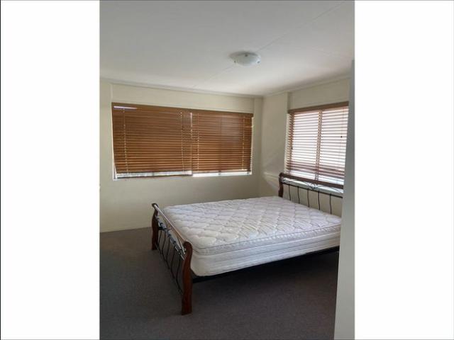 Quiet One Bedroom Unit in Yeronga's Most Convenient Location