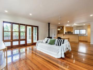 Quiet Parkside Family Home in Prime St Lucia Location