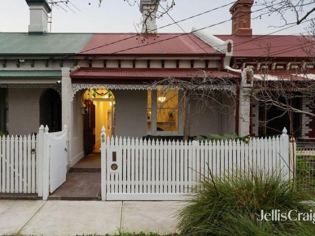 Quiet period charm minutes from High Street