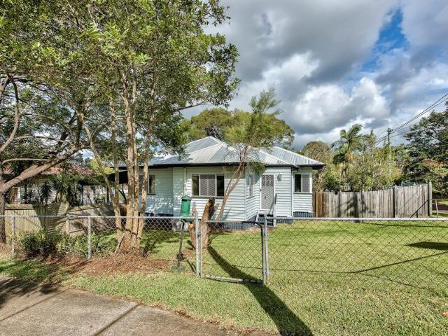 QUIET POSITION, GENEROUS LANDHOLDING, EXCELLENT POTENTIAL!