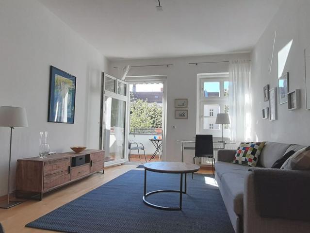 Quiet & pretty home in Tempelhof, Berlin Amsterdam Apartments for Rent