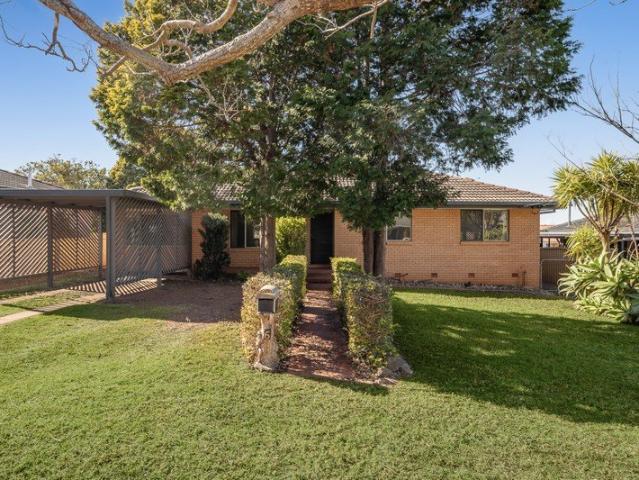 Quiet, Private & Move In Ready in Centenary Heights