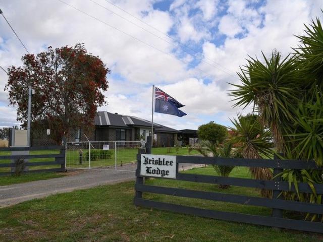 QUIET, PRIVATE, NO IMMEDIATE NEIGHBOURS