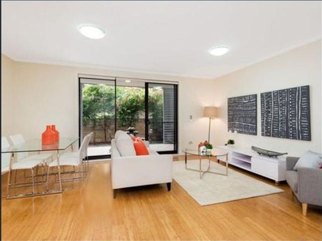 QUIET, PRIVATE EXTRA LARGE WITH COURTYARD