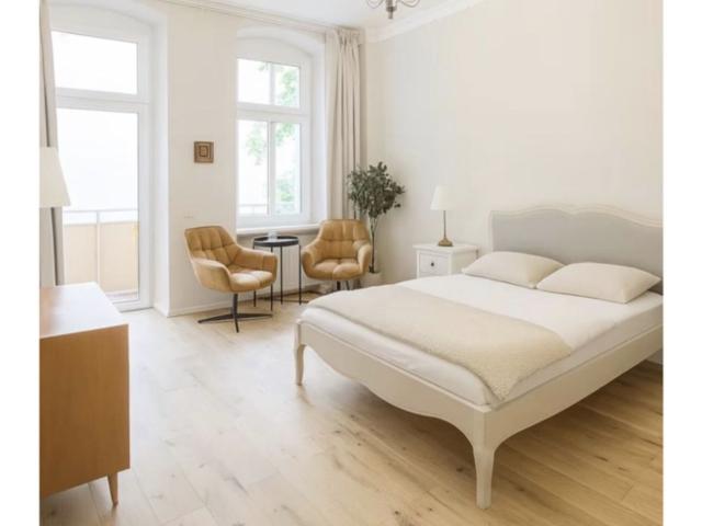Quiet & Private 2 Bedroom Apartment in the Heart of the City