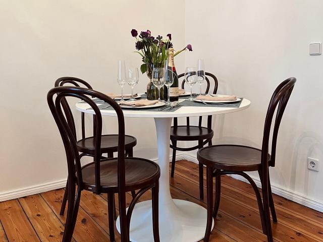 Quiet Renovated Apartment in Berlins Kurfürstendamm, Berlin Amsterdam Apartments for Rent