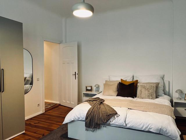 Quiet Renovated Apartment in Berlins Kurfürstendamm, Berlin Amsterdam Apartments for Rent