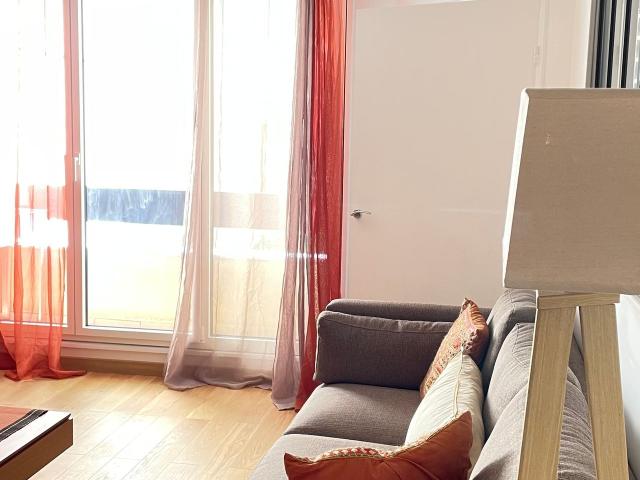 Quiet, renovated apartment with balcony and elevator, close to metro and tramway, Paris 20th arrondissement Paris Amsterdam Apartments for Rent