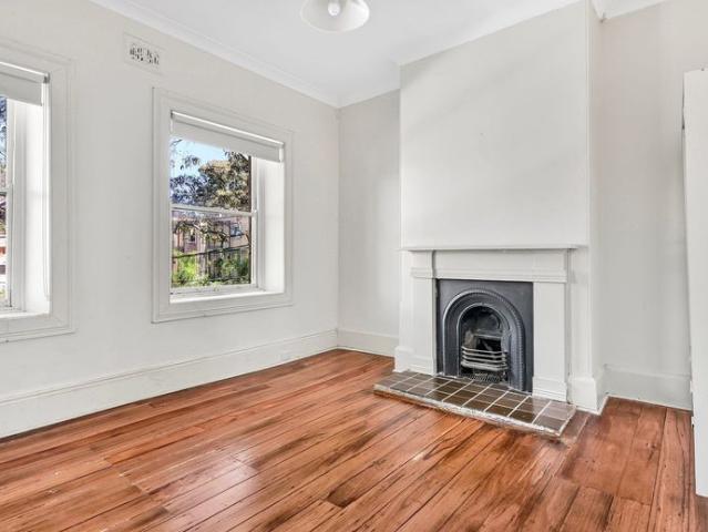 QUIET RENOVATED GLEBE HOME WITH PARKING