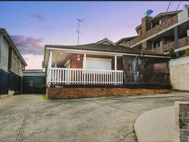 Quiet, Renovated & Spacious 5 Bedroom Family Home