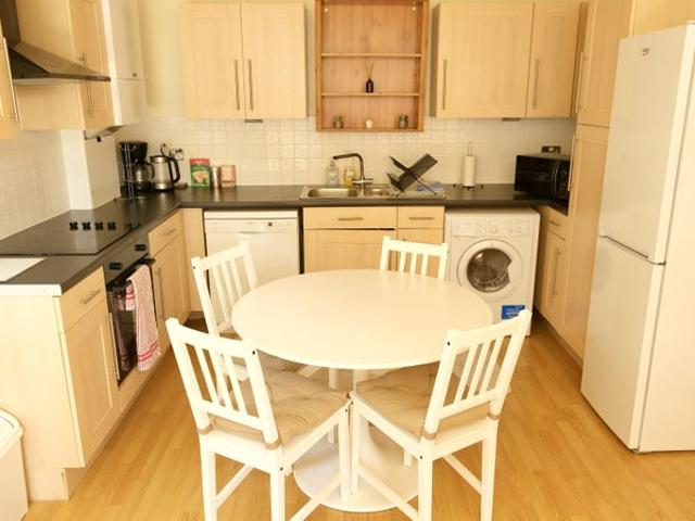 Quiet refurbished flat by Fulham Broadway
