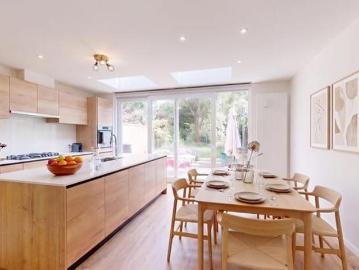 Quiet Residential Area – Garden & Parking