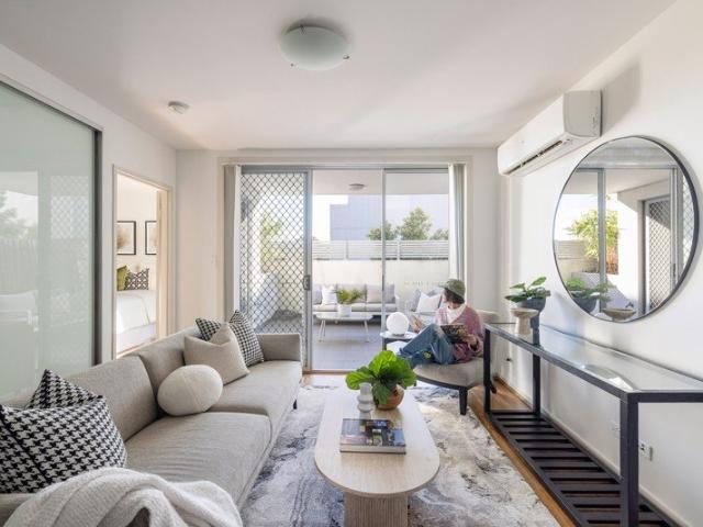Quiet rooftop outlooks / larger three bedroom residence