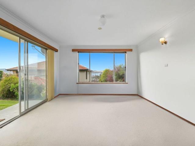 Quiet Sandy Bay Flat
