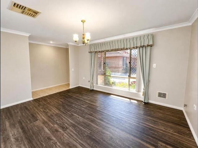 Quiet & Secure 3 bedroom Villa with Double Garage Close to the Beach