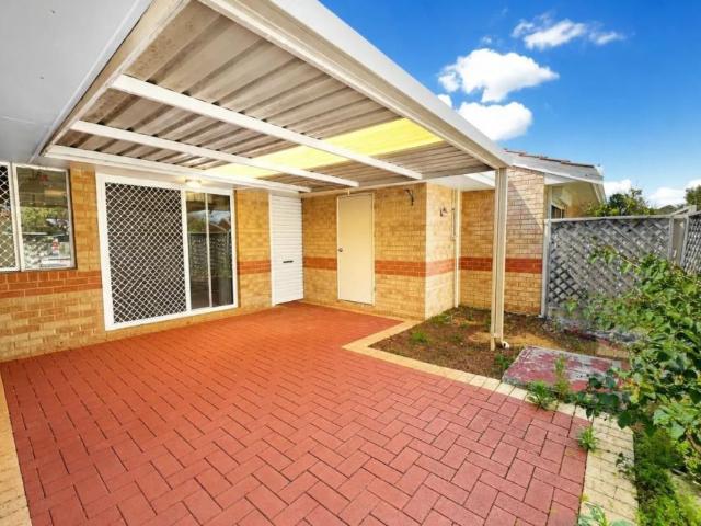 Quiet & Secure 3 bedroom Villa with Double Garage Close to the Beach