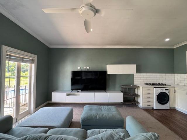 Quiet Self Contained 1 Bedroom Studio