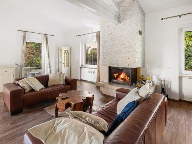 Quiet, sought after family oasis with garden, pergola and outdoor fireplace
