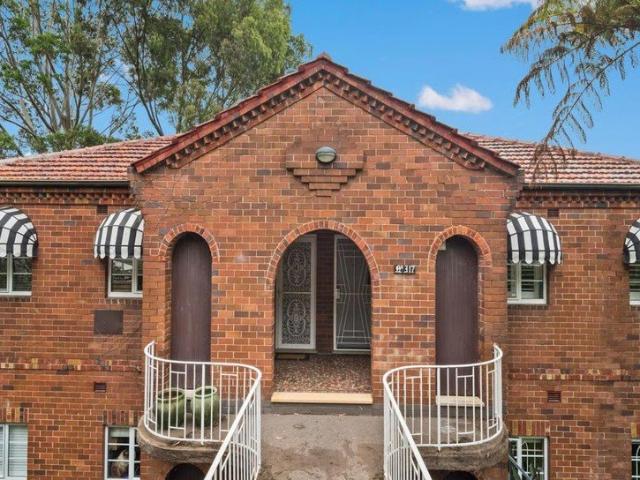Quiet & Spacious Apartment | Leafy Views | Convenient to Shops & Transport