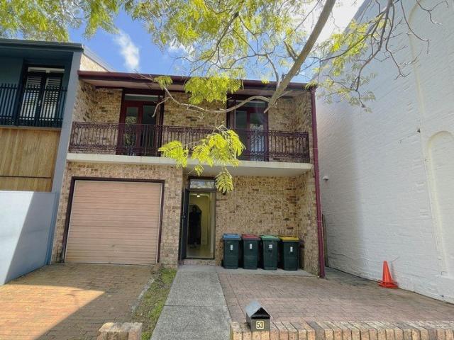 Quiet Spacious Family Home with Rear Courtyard in Great Location