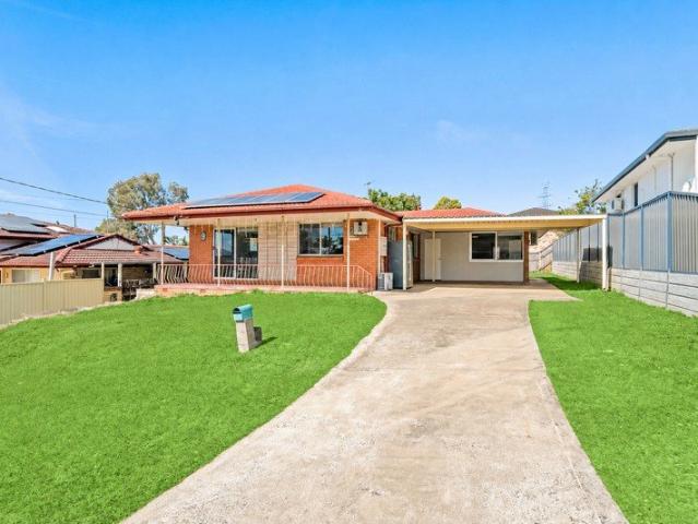 Quiet Street, Endless Convenience | Low Set Living 5 Mins Walk from Pinelands Plaza!