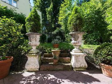 Quiet studio apartment with park view, Frankfurt Amsterdam Apartments for Rent